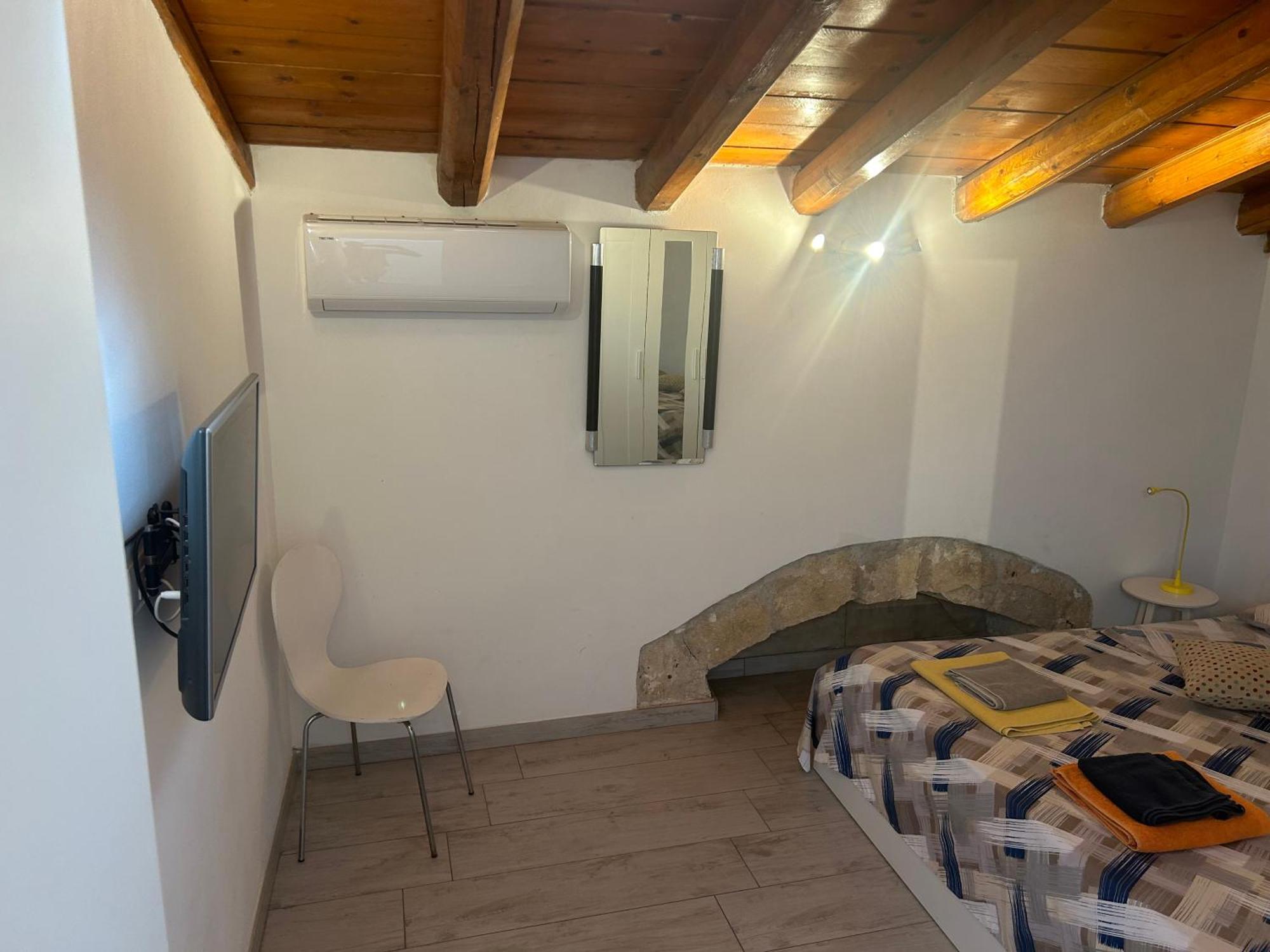 Deni'S Apartments 시라쿠사 외부 사진